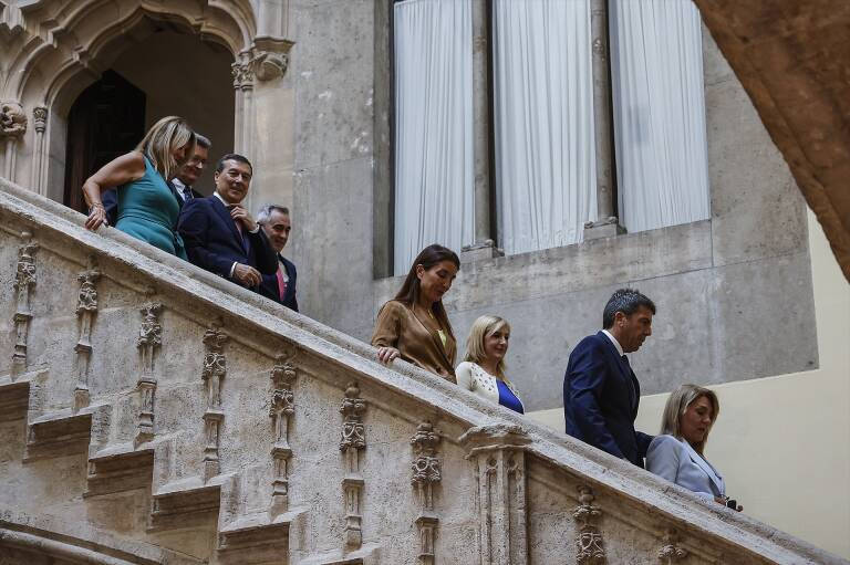 Mazón inicia su gobierno en solitario con una cuenta atrás y el botón del adelanto a mano
