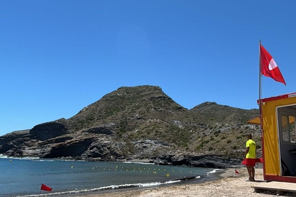 Cala Reona vuelve a quedar cerrada al baño
