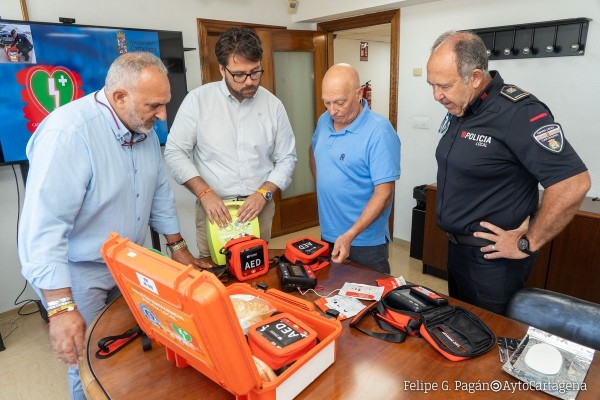 La Policía Local de Cartagena ya tiene los nuevos desfibriladores 