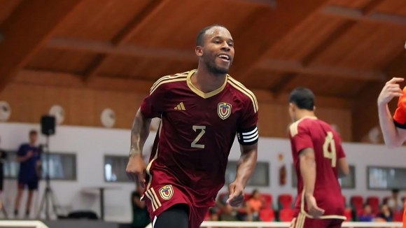 El Peñíscola FS incorpora libre al cierre internacional venezolano Carlos Sanz