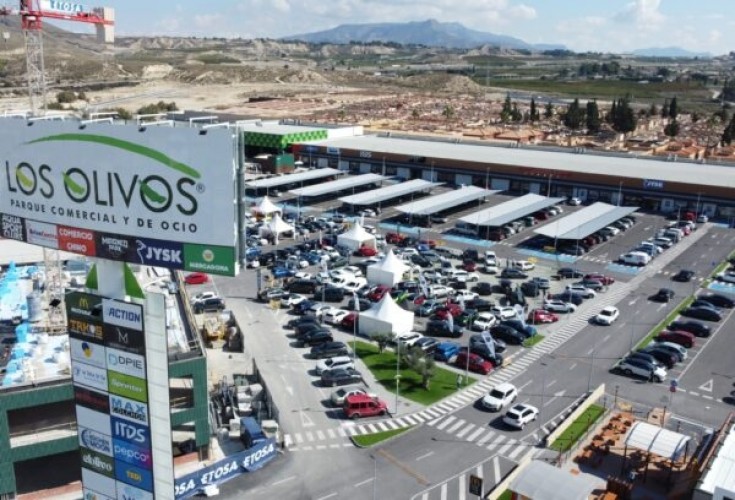 El centro comercial Los Olivos de Cieza completa sus espacios: comida rápida, muebles, un gimnasio y una marca textil