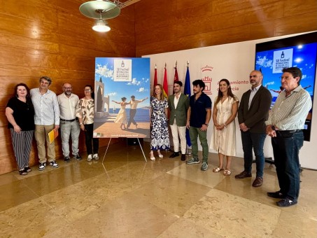 De Seúl a Argentina: la plaza de Belluga reúne las danzas de tres continentes en el Festival de Folklore de Murcia