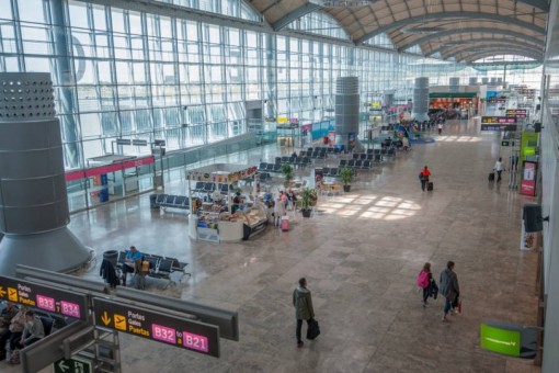 La puja por los 5 millones en oficinas del aeropuerto Miguel Hernández: un duelo entre Acciona y Vilor