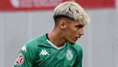 Rubén Richarte, joven extremo de 19 años, llega al Efesé desde la cantera del Betis