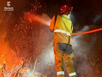 Los bomberos dan por estabilizado el incendio forestal de Soneja con 183 hectáreas afectadas
