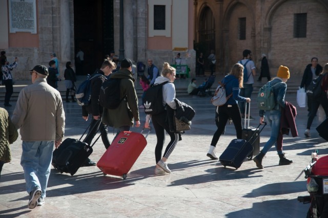 La oferta de viviendas turísticas se desploma en la Comunitat: 63.300 plazas menos en el último año