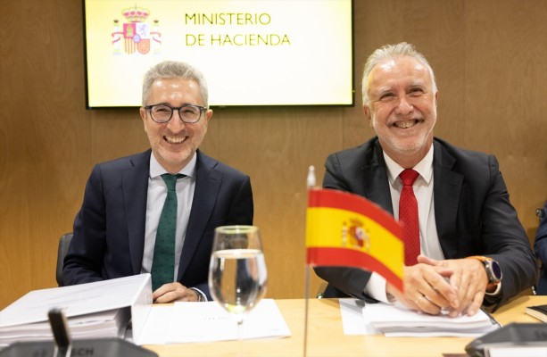 Arcadi España rompe el discurso único del PP con una oferta de déficit asimétrico