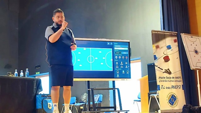 Josan González, de ElPozo, es elegido mejor entrenador de Primera División por la ANEFS