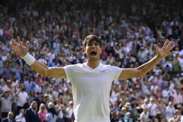 Alcaraz desintegra a Djokovic

