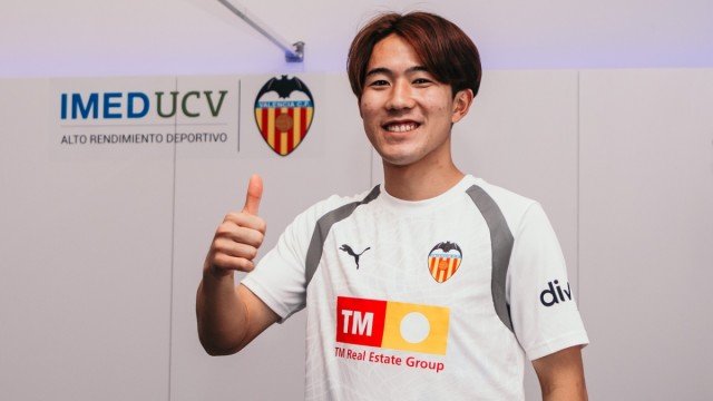 Ryunosuke Sato se convierte en el primer japonés del Valencia y el segundo asiático