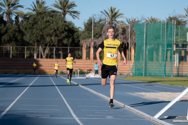 ‘Comparte Maratón Valencia’ renueva el tartán del Estadi del Túria 