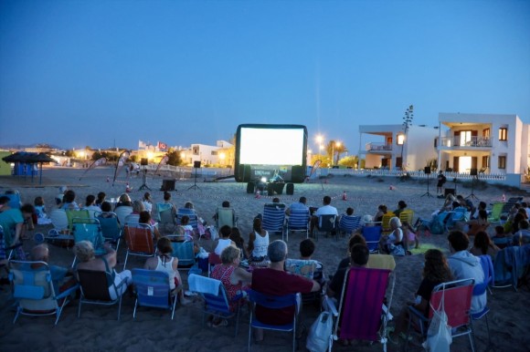 Una veintena de playas valencianas ofrecen proyecciones nocturnas de cine en verano