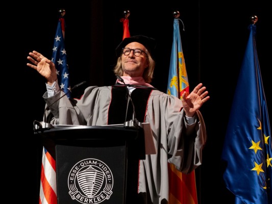 El compositor y director estadounidense Eric Whitacre, doctor honoris causa por Berklee Valencia