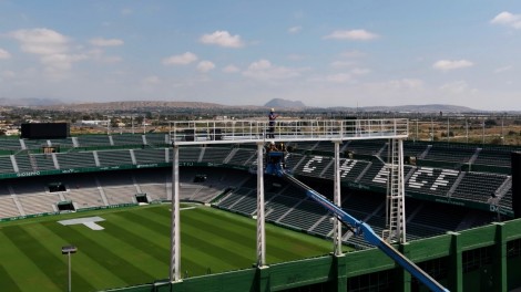 El Elche CF tira por la calle de en medio y sustituye la iluminación artificial del Martínez Valero