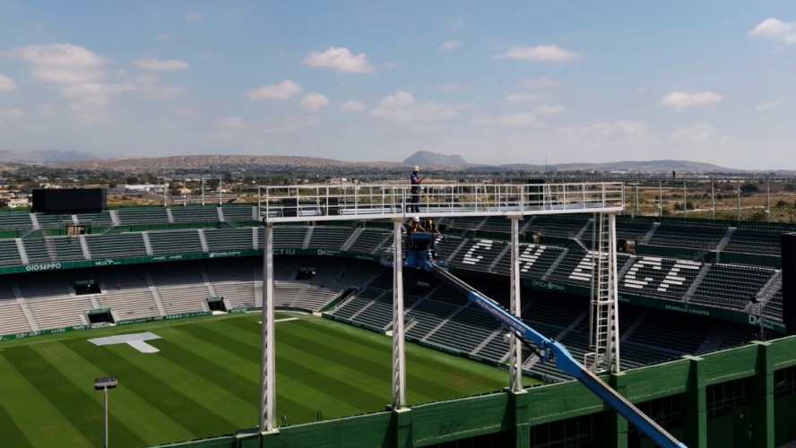 El Elche CF tira por la calle de en medio y sustituye la iluminación artificial del Martínez Valero
