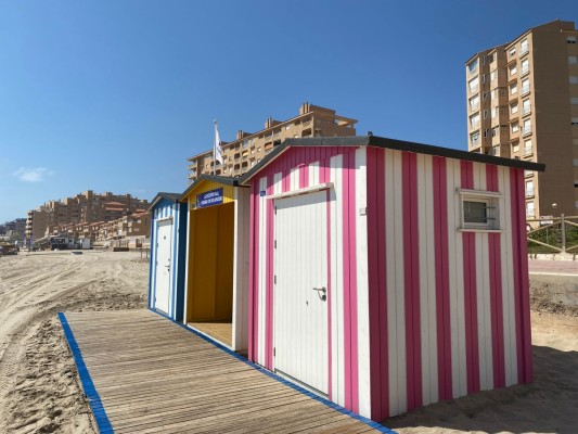 Cartagena adjudica a Eco WC el suministro de nuevas casetas y pérgolas para renovar las playas por más de 111.000 euros
