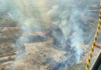 Villanueva del Río Segura sufre un incendio forestal con llamas de hasta 12 metros de altura