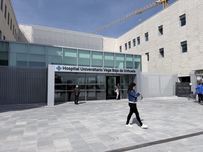 El PSOE denuncia el cierre de 28 camas en el Hospital Vega Baja en verano y exige reforzar la plantilla