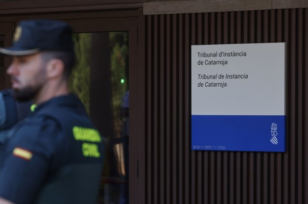 La alcaldesa de València afirma que nadie le anunció que se preparaba un mensaje de alerta