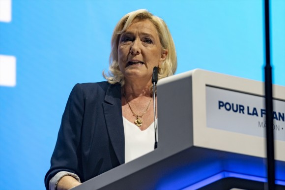Marine Le Pen anuncia que será candidata en las elecciones presidenciales de 2027