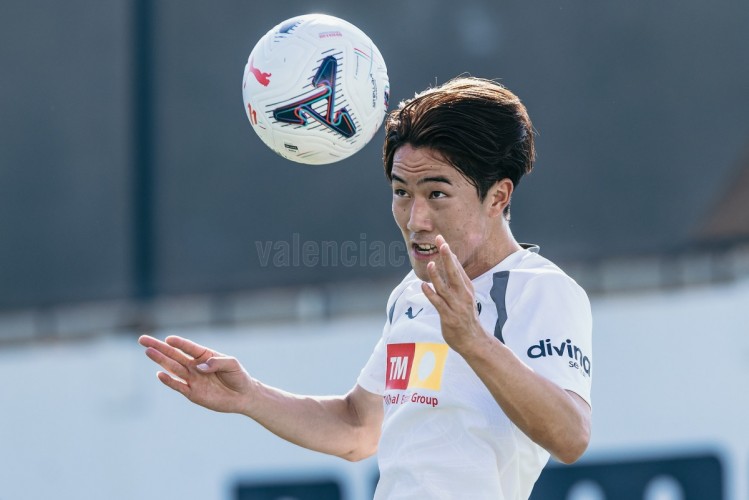 Dieng y Sato, dos apuestas fuera del radar europeo