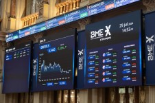 El Ibex 35 se derrumba cerca de un 3% tras la amenaza de Trump de detener el comercio con España