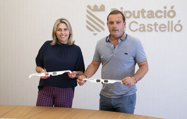 La Diputación distribuye 24.000 gafas homologadas en 36 pueblos de Castellón para ver el eclipse solar
