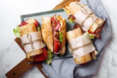Del chivito al sándwich: el almuerzo cambia, pero no falla