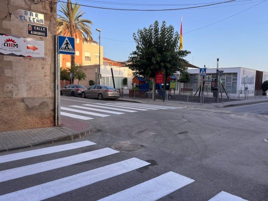 Murcia apuntala la seguridad vial en las escuelas con el plan especial de repintado de la señalización