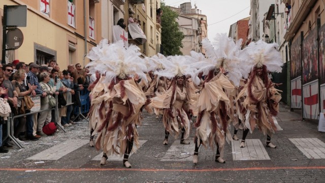 Marcha atrás en Alcoy: el Ayuntamiento propone ahora que los Moros y Cristianos 2027 vuelvan al fin de semana
