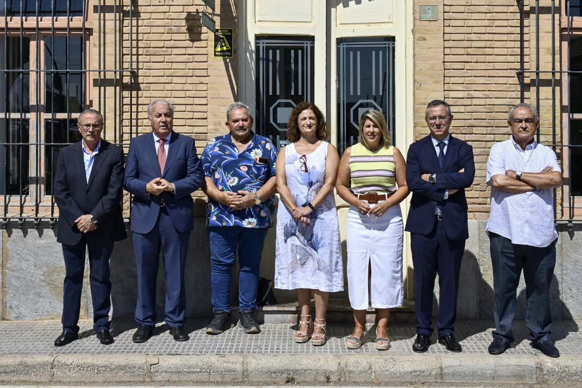 Firma del convenio entre Cajamar y el Centro Instructivo de Pozo Estrecho. - Foto: CAJAMAR Firma del convenio entre Cajamar y el Centro Instructivo de Pozo Estrecho.