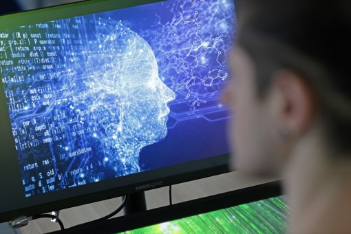 Las relaciones románticas con la inteligencia artificial evolucionan de forma similar a las humanas
