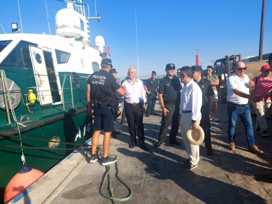Guardia Civil y Policía Local activan la campaña de verano en Tabarca con refuerzos y unidades especializadas