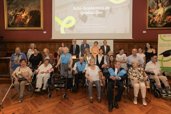 La Senior University de la Fundación DomusVi supera el medio millar de graduados