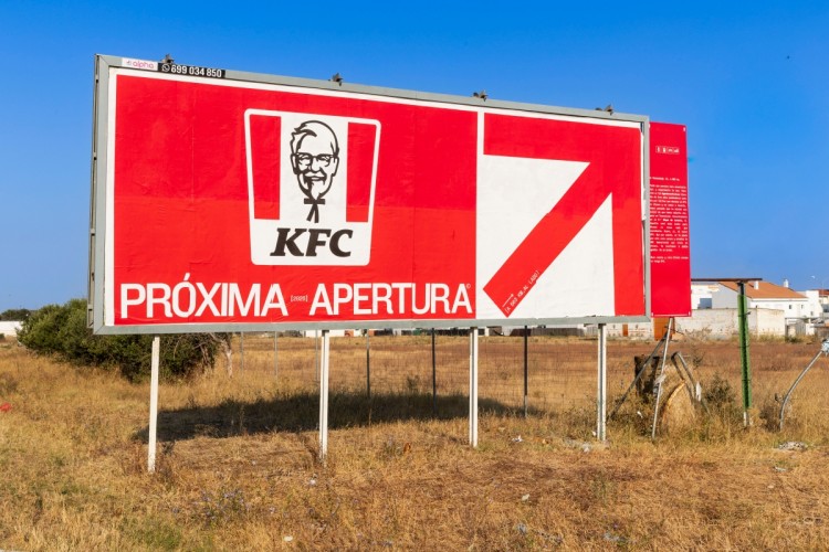 KFC convierte en viral la petición de un vecino de Utrera y la vincula con su nueva apertura en Torrevieja