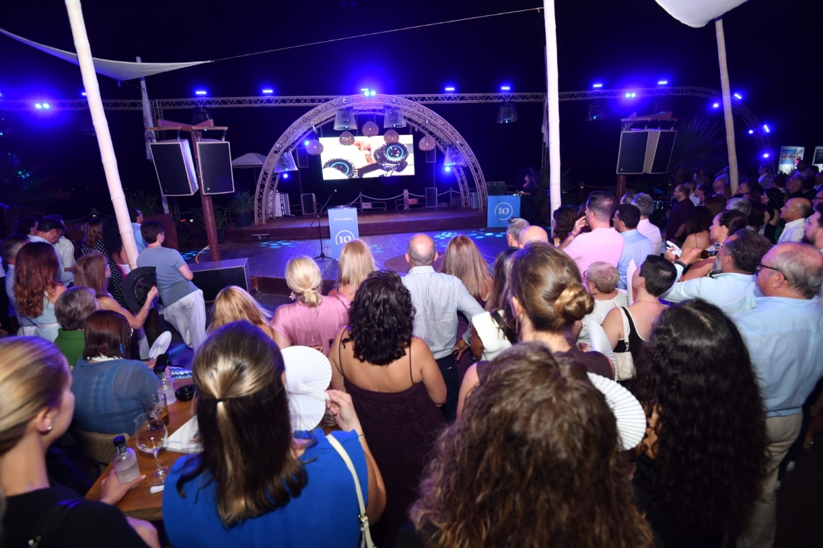 Asistentes al evento del 10 aniversario de Alicante Plaza. 