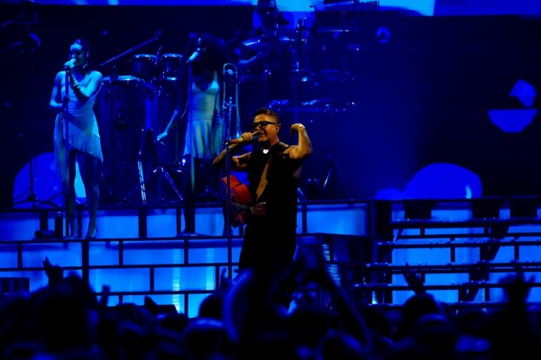 Alejandro Sanz desafía al tiempo en una noche para el recuerdo en Murcia
