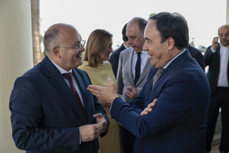Tellado ensalza el papel de Pérez Llorca al frente de la Generalitat, pero evita ratificarlo como candidato