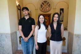 La UMU premia a los tres alumnos con las notas más altas de la PAU 2026: Ruiqi Jinzhang, Martín Vicente Ferrer y Marina Hernández López