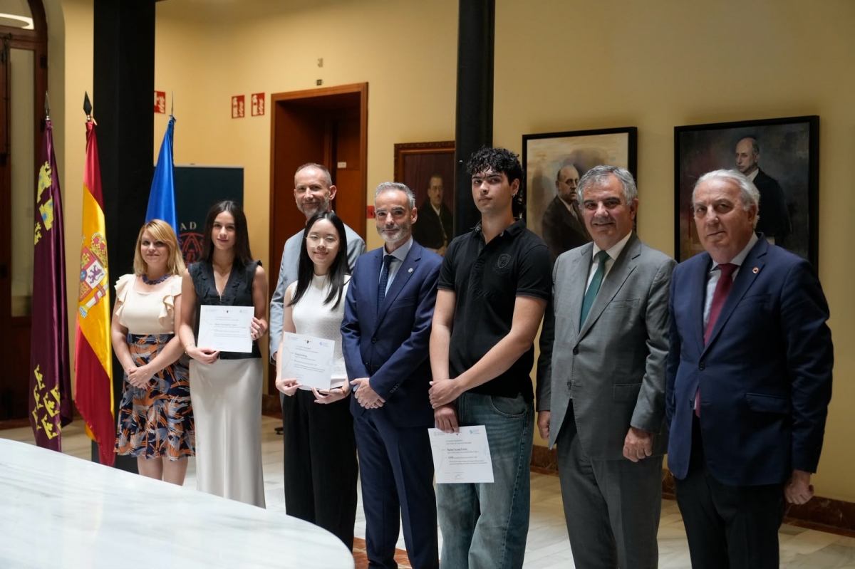 Premios a las tres mejores notas de la PAU 2026.