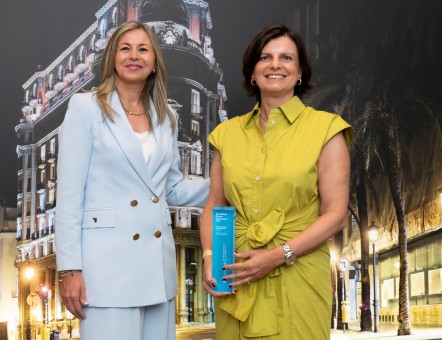 CaixaBank reconoce a Myriam Gimeno, consejera delegada de Nealis, con el 'Premio Empresaria' en la Comunitat