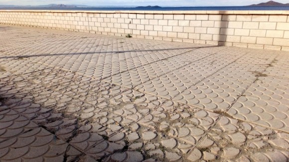 El paseo marítimo de Los Nietos acentúa su deterioro: el Partido Cantonal denuncia su mal estado