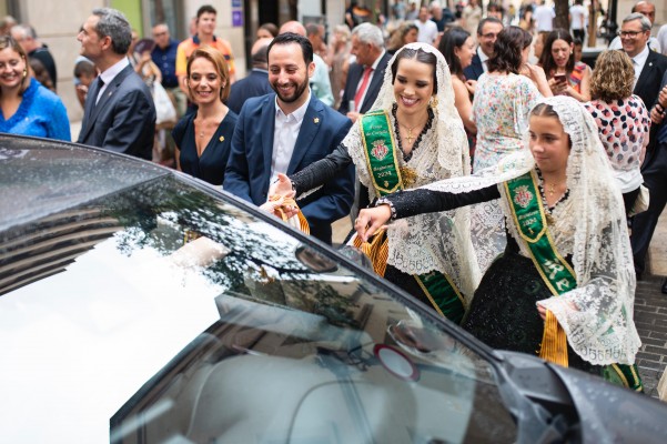 Castelló celebra la fiesta de San Cristóbal con la bendición de vehículos y el reparto de 1.500 cintas
