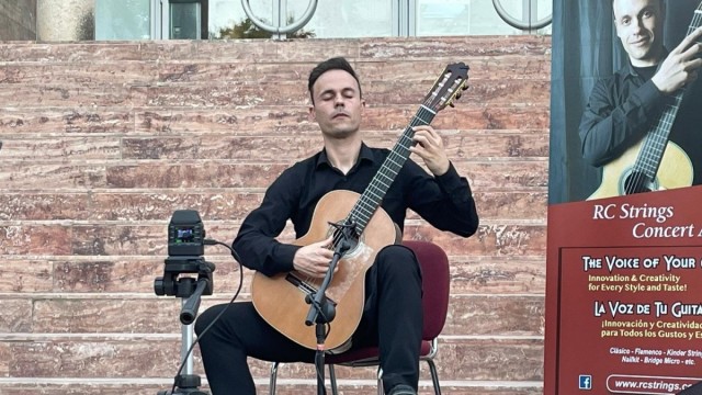 El guitarrista Jonathan Esteve convierte Alicante en una parada de su recorrido internacional