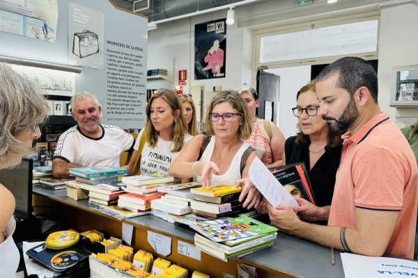 El PSPV dona un centenar de llibres feministes i de diversitat sexual a Borriana i Orpesa 