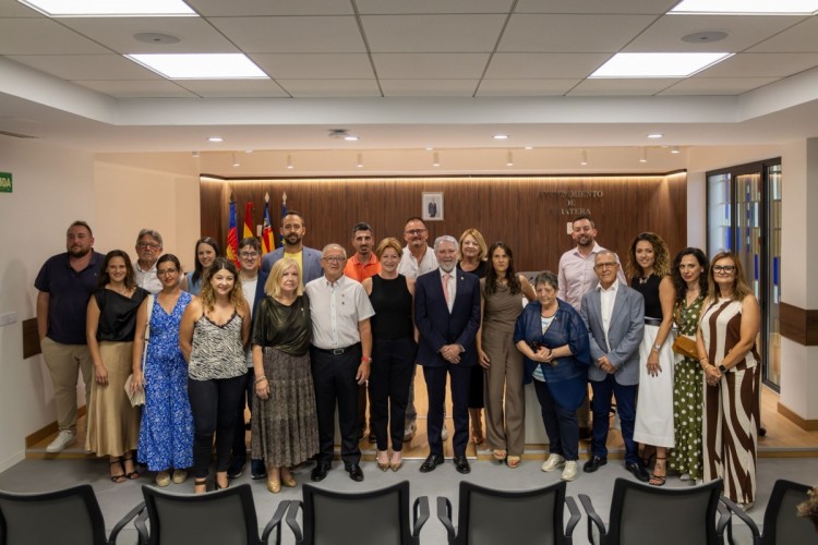Albatera inaugura el Ayuntamiento rehabilitado tras una inversión de 1,13 millones en su 50 aniversario