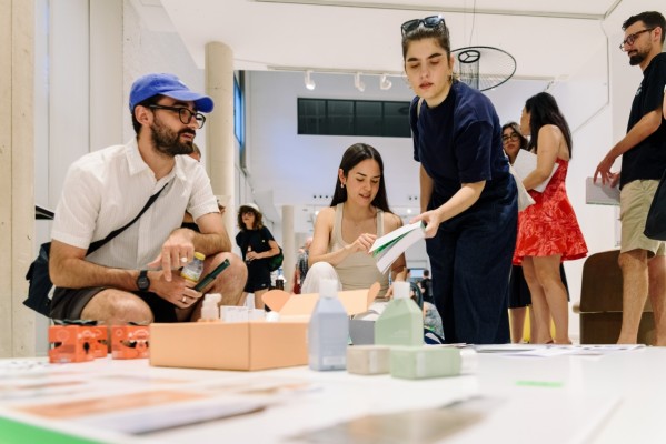 El mejor diseño actual valenciano se reúne en una exposición en Las Naves