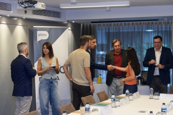 Las imágenes del desayuno 'Creadores de contenido, modas e IA en las decisiones de compra del futuro'