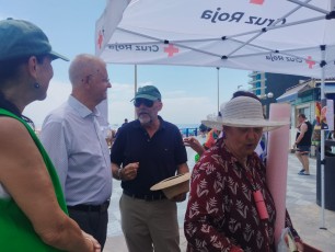 Alicante y Cruz Roja sensibilizan y enseñan cómo actuar frente al calor