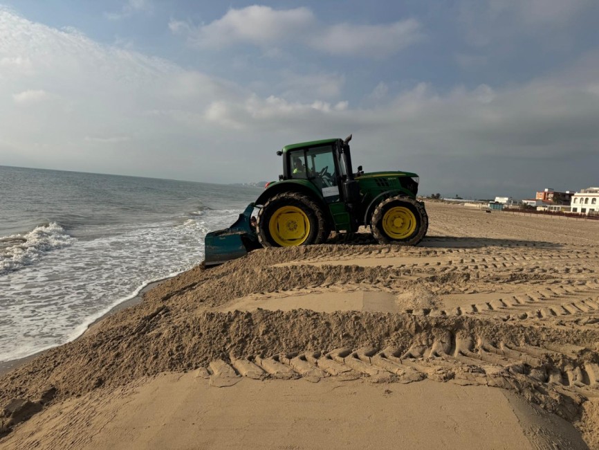 Actuación de la Diputación en el escalón de la playa de la Motilla. - Foto: AYUNTAMIENTO DE SUECA